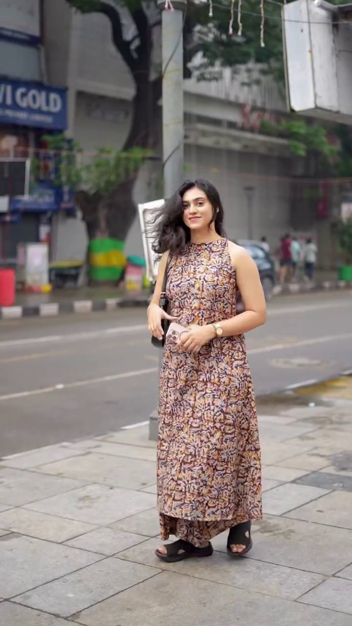 Elegant Printed Maxi Dress – Effortless Street Style Look