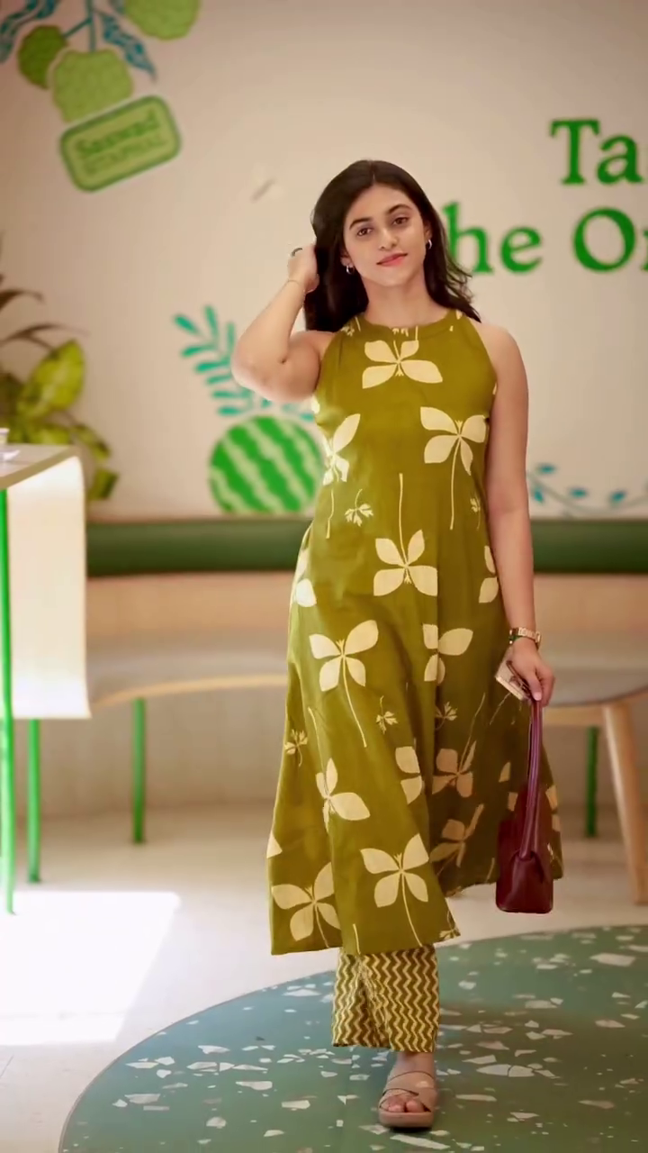 Elegant Printed Maxi Dress – Effortless Street Style Look