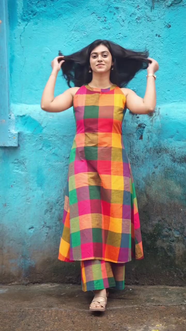 Elegant Printed Maxi Dress – Effortless Street Style Look