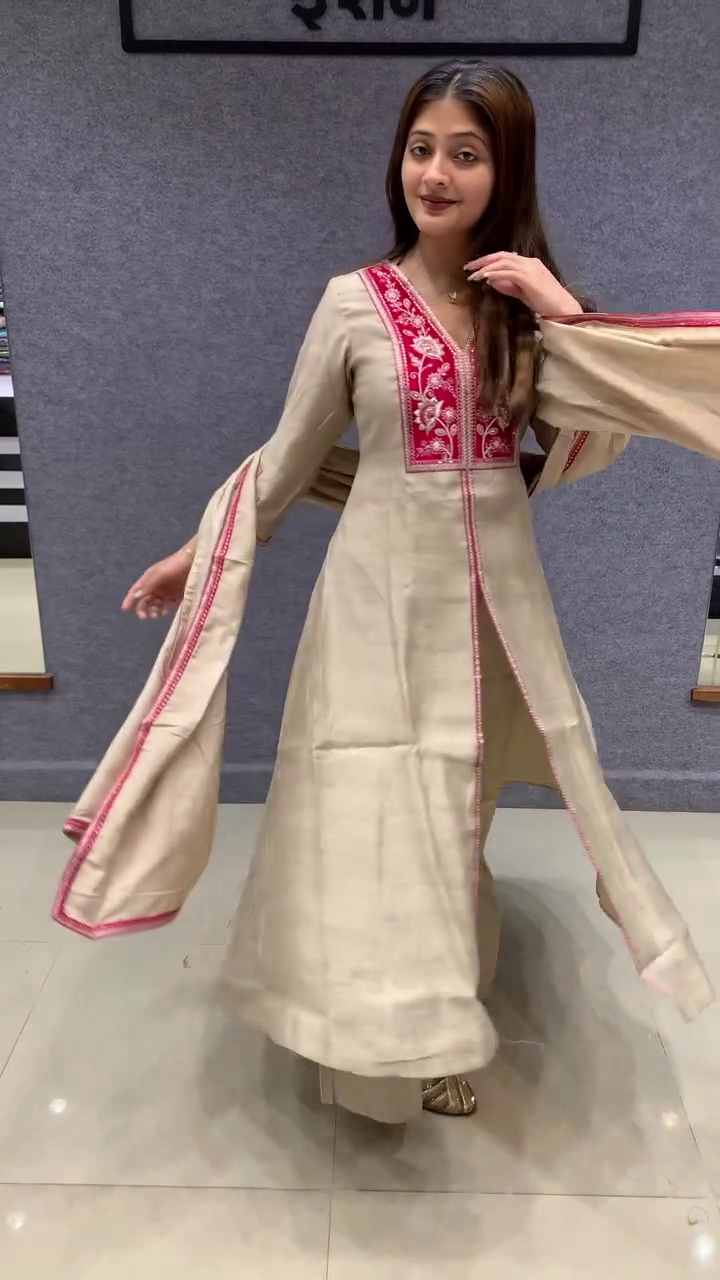 Graceful Blush Pink Anarkali Set – Perfect for Festive Occasions 💖