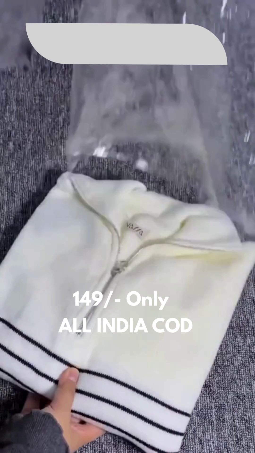 Minimalist White Striped Zipper Pullover – Trendy Comfort at an Unbeatable Price