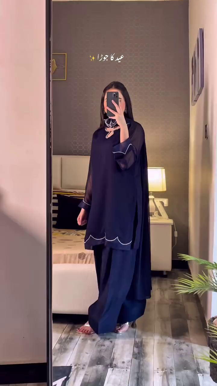 Elegant Black Minimalist Suit for Timeless Style