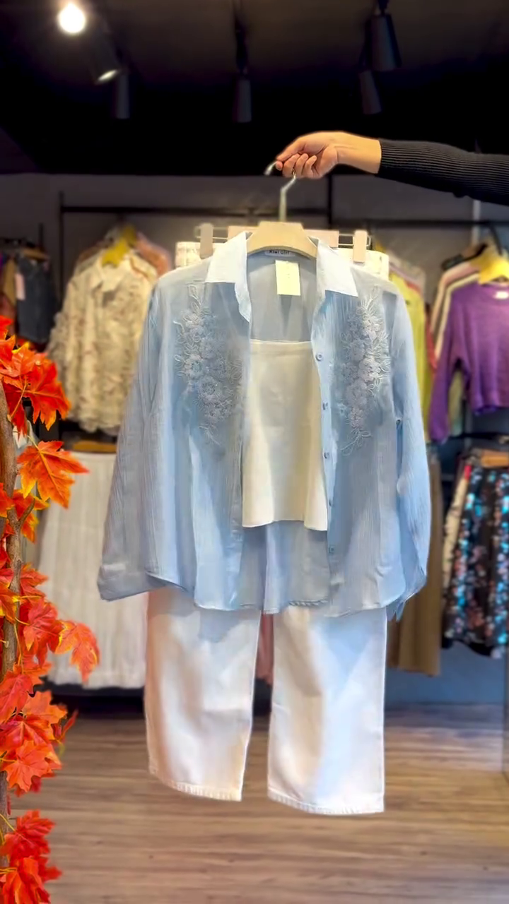 Classic White Straight-Fit Jeans for Everyday Style