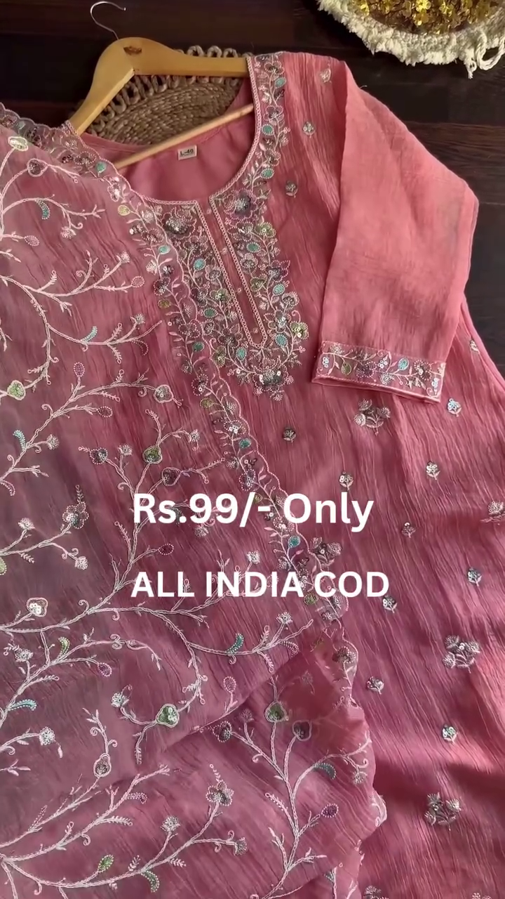 Elegant Embroidered Kurta Set with Delicate Floral Detailing