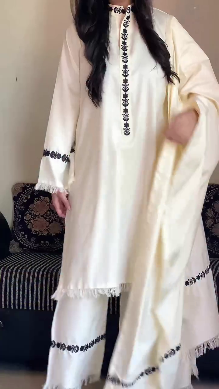 Minimal White Embroidered Kurta Set – Modern Ethnic Elegance