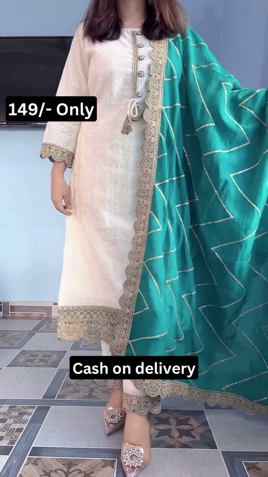 Chic Ethnic White Suit with Green Dupatta