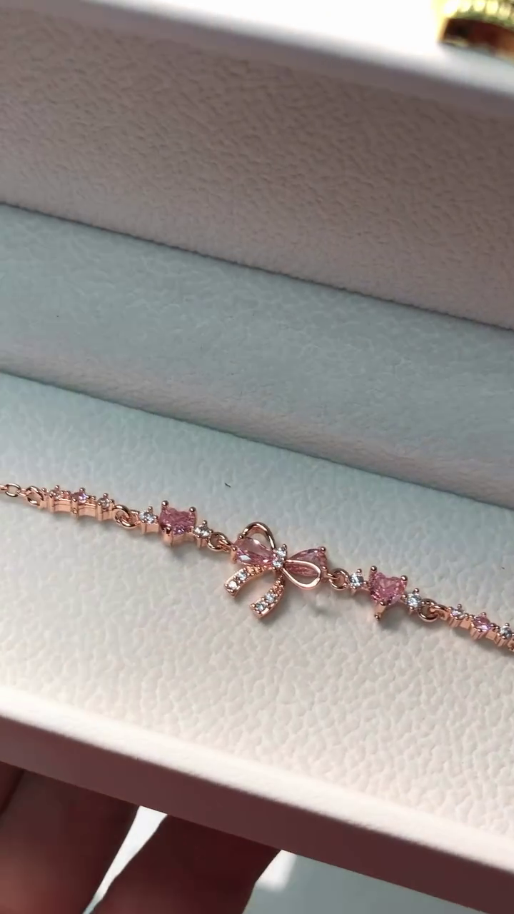 Pink Bow Bracelet – Cute Luxury in Every Detail 🎀✨
