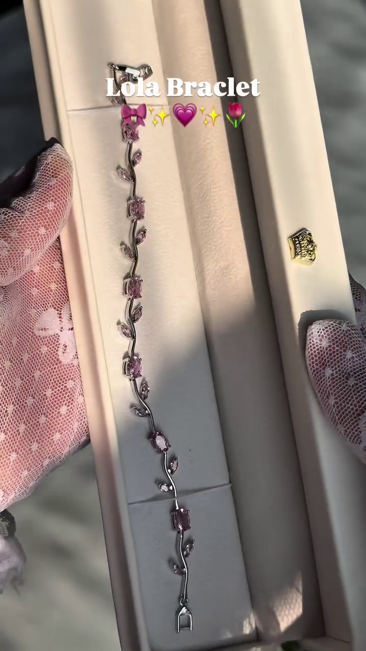 Lola Bracelet – Feminine Sparkle Redefined 💖✨