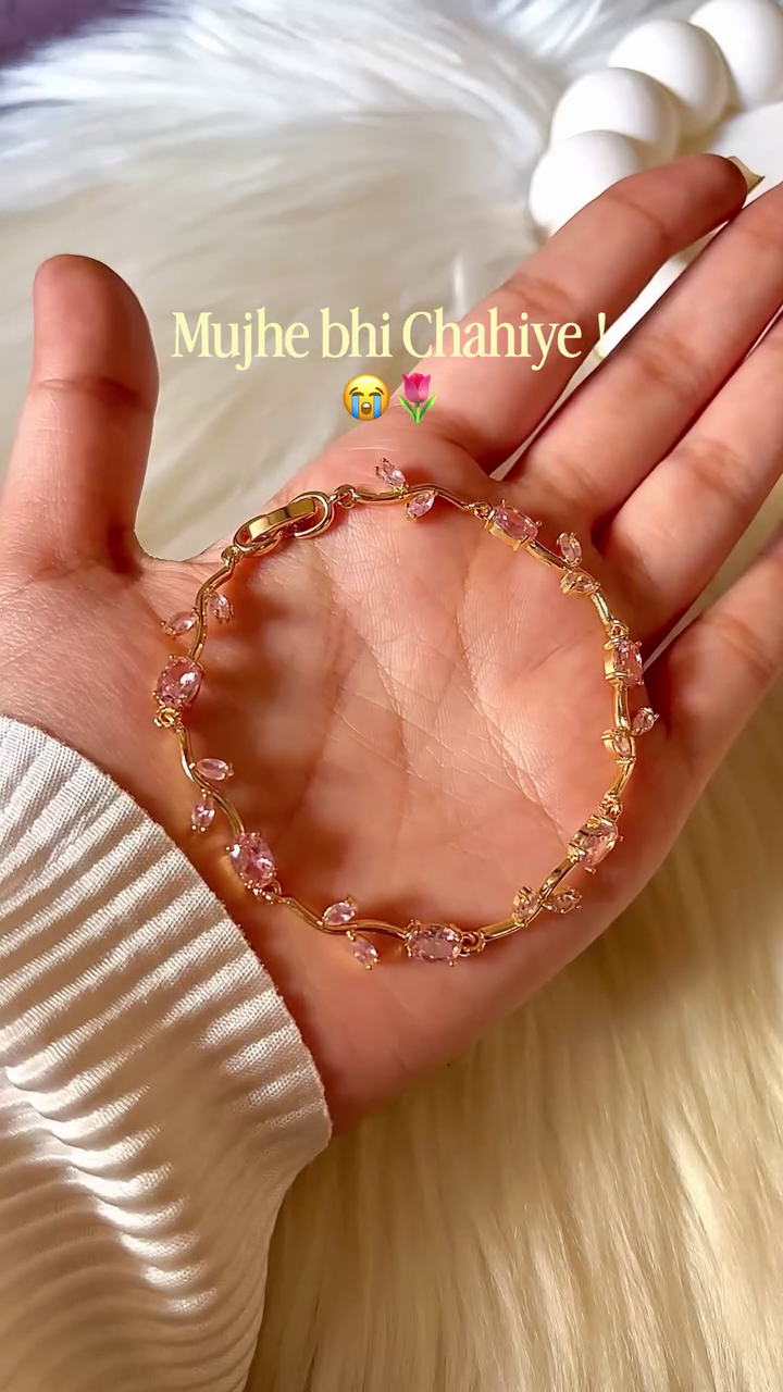 🌸 Delicate Pink Crystal Bracelet – Shine with Every Outfit