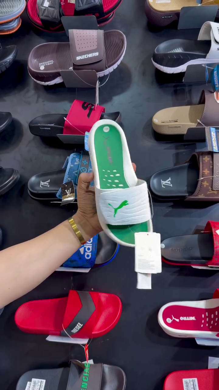 👟 Premium Sports Slides – Lightweight Comfort for Everyday Wear