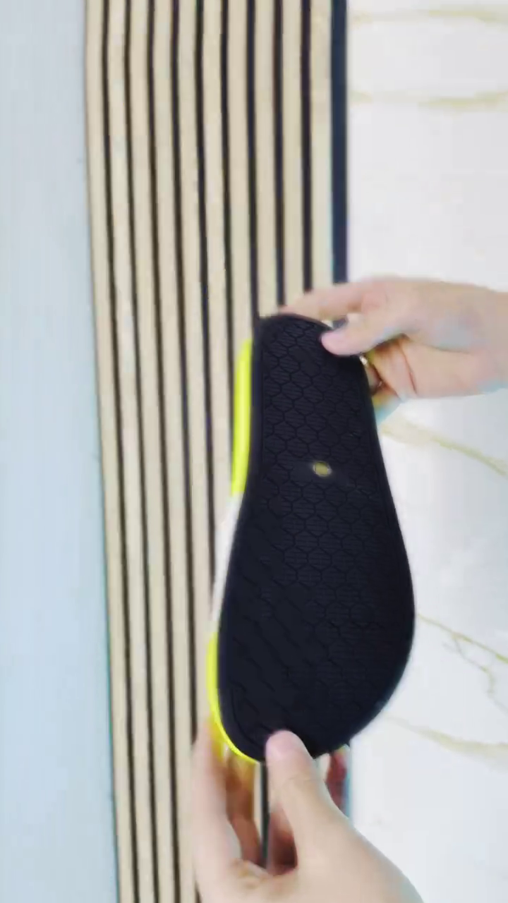 💛 Neon Comfort Slides – Bright Style, Maximum Comfort
