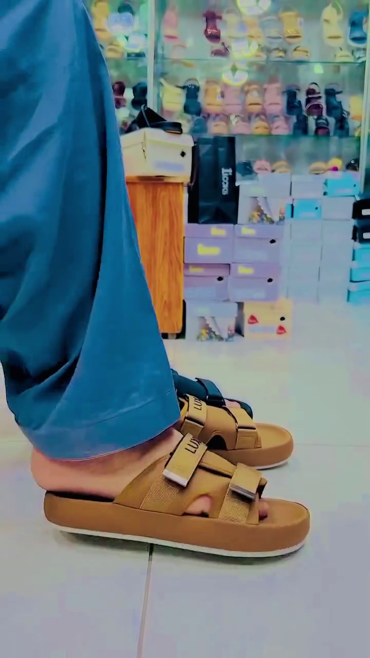 🤎 Adventure-Ready Comfort Sandals